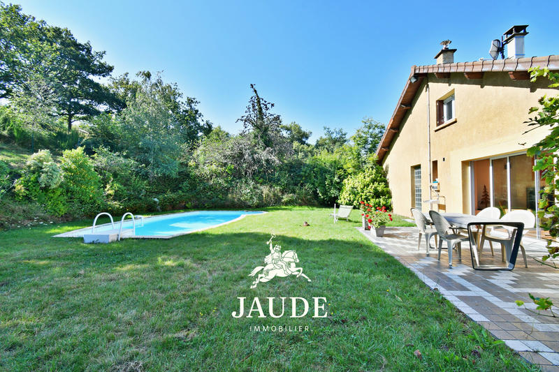 Maison - 221 m² - 10 pièces