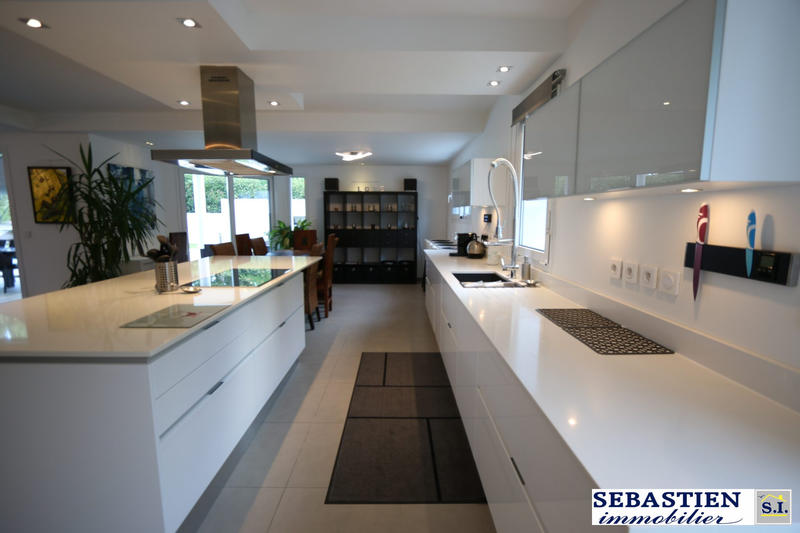 Maison contemporaine - 243 m² - 7 pièces