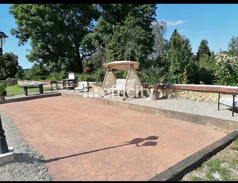 Maison - 220 m² - 8 pièces