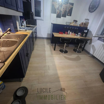 Maison - 90 m² - 5 pièces