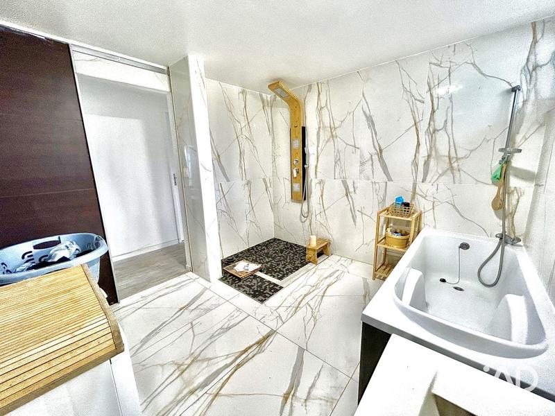 Maison - 247 m² - 5 pièces