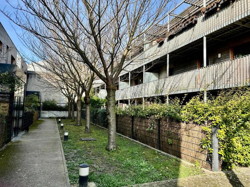 Studio - 25 m² - 1 pièce