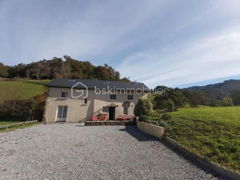 Maison - 185 m² - 8 pièces