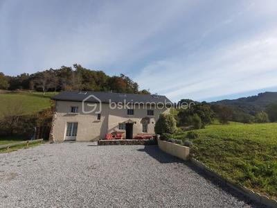 Maison - 185 m² - 8 pièces