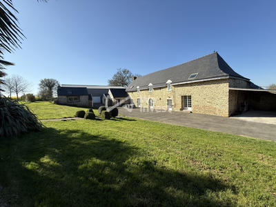 Maison - 270 m² - 9 pièces