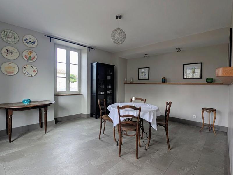 Maison - 238 m² - 8 pièces