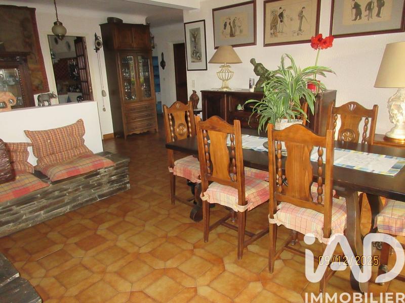 Maison - 275 m² - 10 pièces