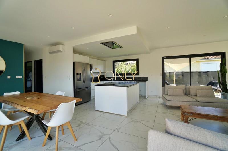 Maison - 104 m² - 4 pièces