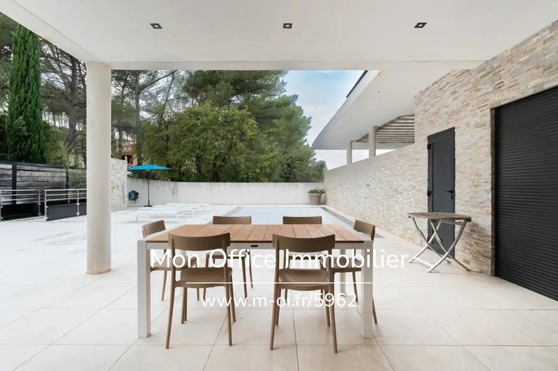 Maison - 180 m² - 5 pièces