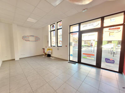 Local commercial - 92 m² - 2 pièces