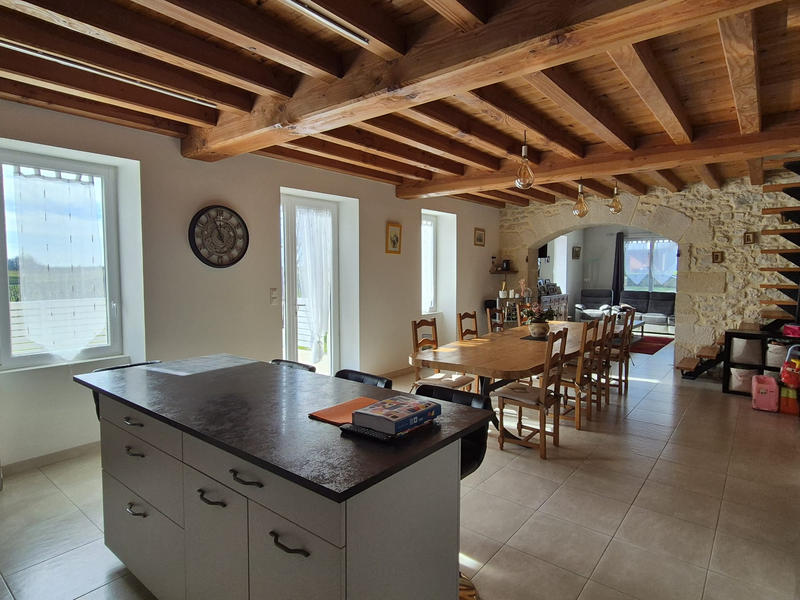 Maison - 226 m² - 7 pièces