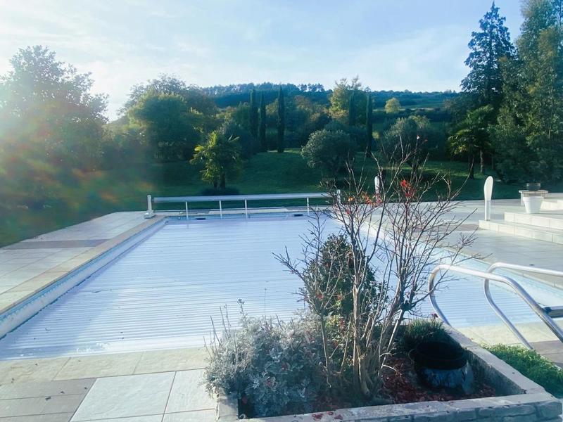 Propriété - 288 m² - 11 pièces