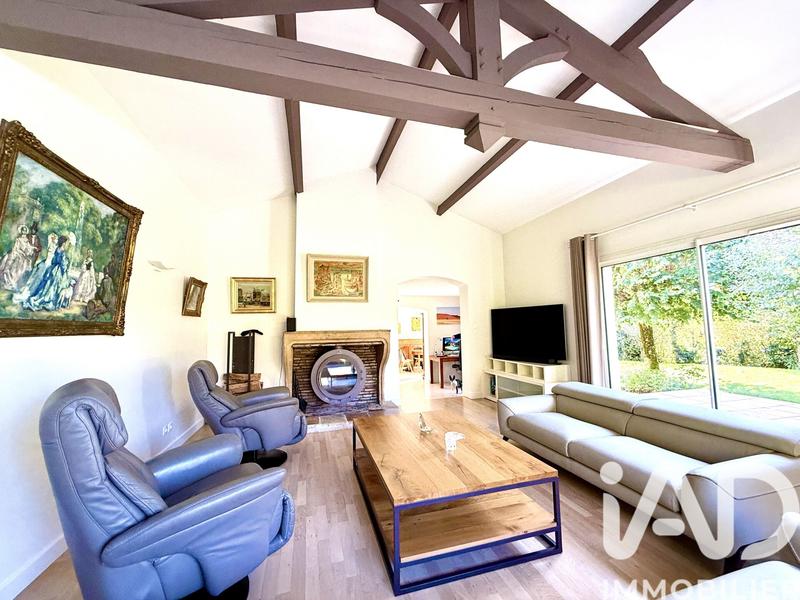 Maison - 240 m² - 8 pièces