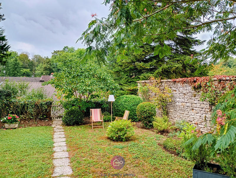 Maison - 390 m² - 11 pièces