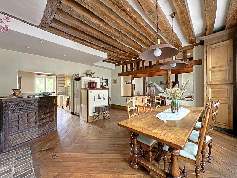 Maison - 285 m² - 9 pièces