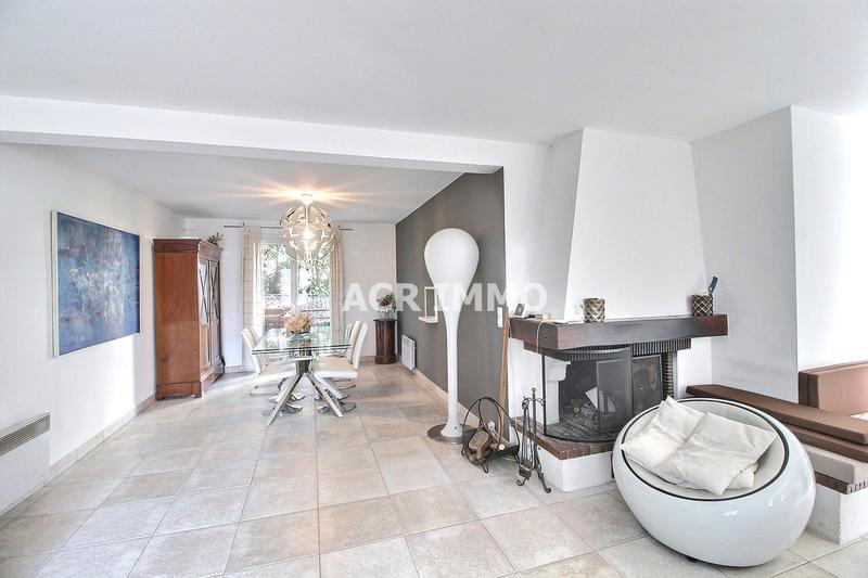 Maison - 270 m² - 8 pièces