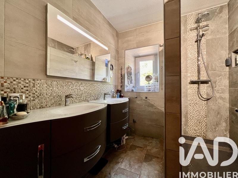 Maison - 252 m² - 12 pièces