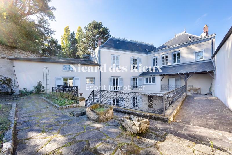 Maison - 278 m² - 12 pièces