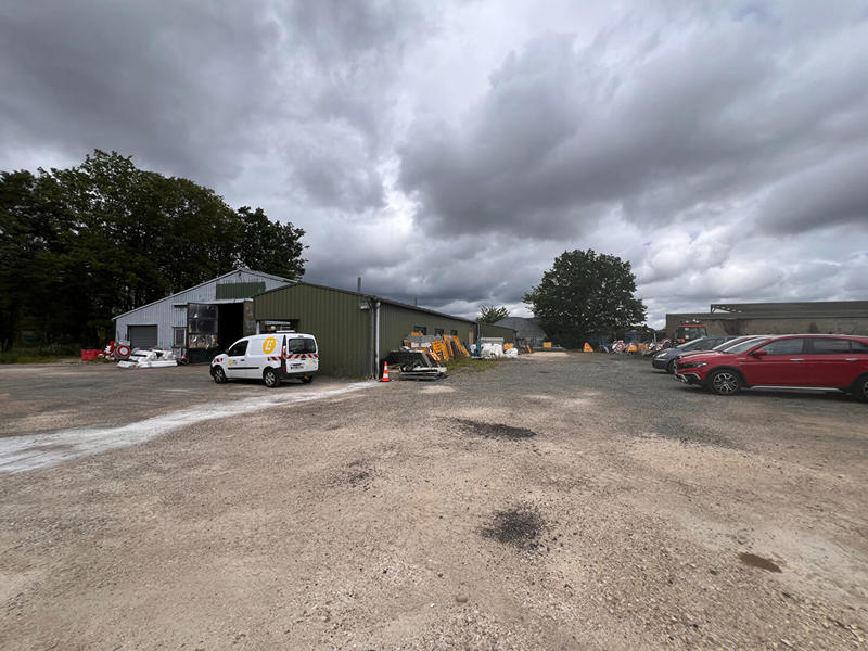 Local d'activité / Entrepôt - 750 m² - 5 pièces