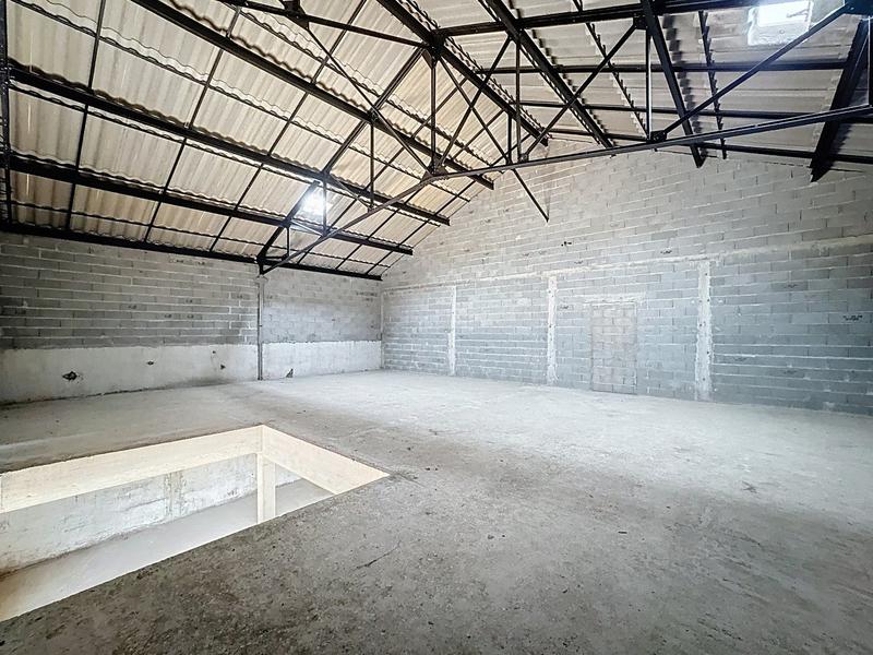 Entrepôt - 230 m²