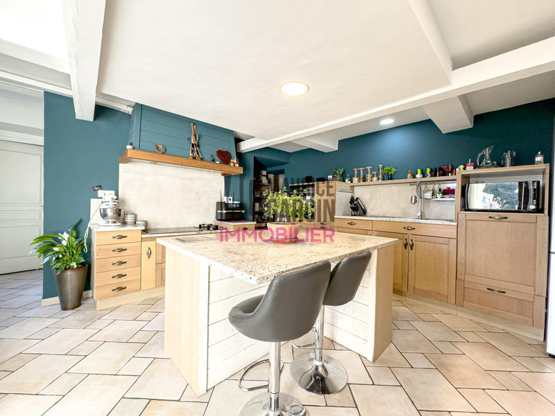 Maison - 260 m² - 10 pièces