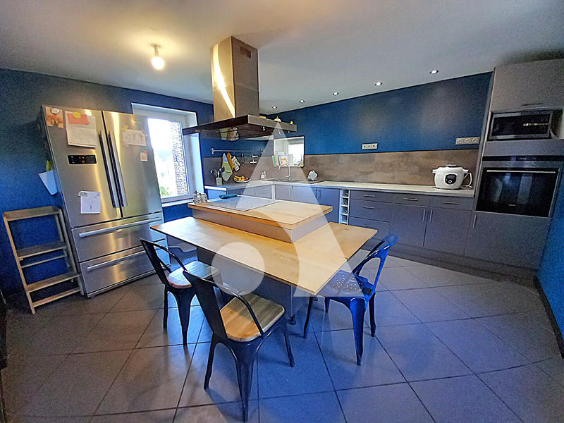 Maison - 163 m² - 8 pièces