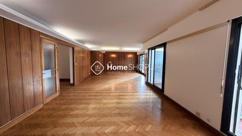 Appartement - 204 m² - 6 pièces