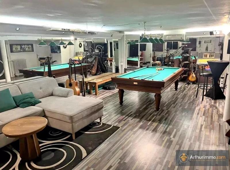 Maison - 220 m² - 9 pièces