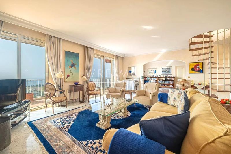 Appartement - 179 m² - 5 pièces