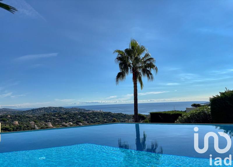 Maison - 245 m² - 8 pièces