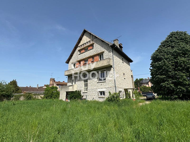 Maison - 200 m² - 8 pièces