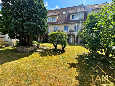 Maison - 186 m² - 10 pièces