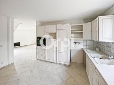 Maison - 176 m² - 8 pièces