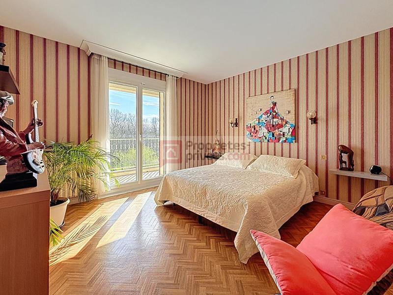 Maison - 187 m² - 7 pièces