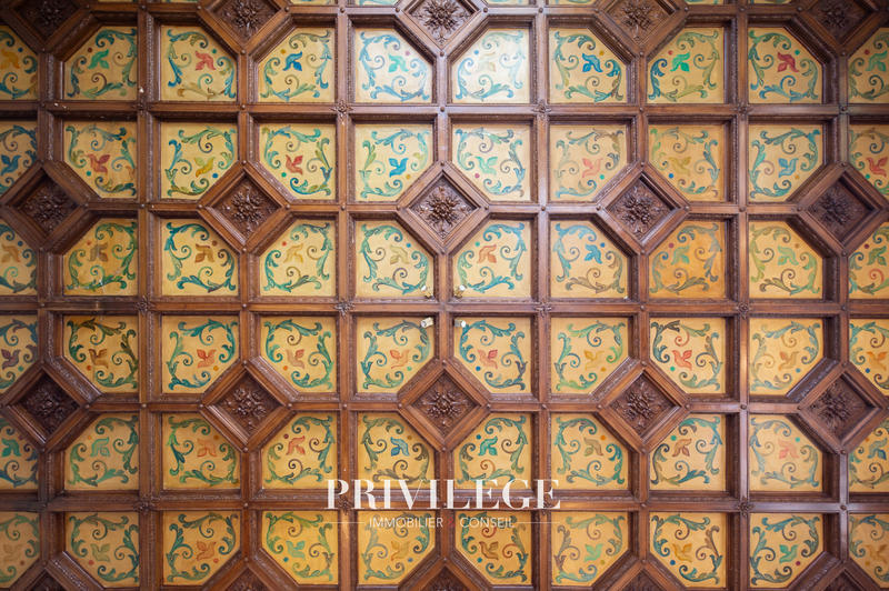 Propriété - 824 m² - 11 pièces