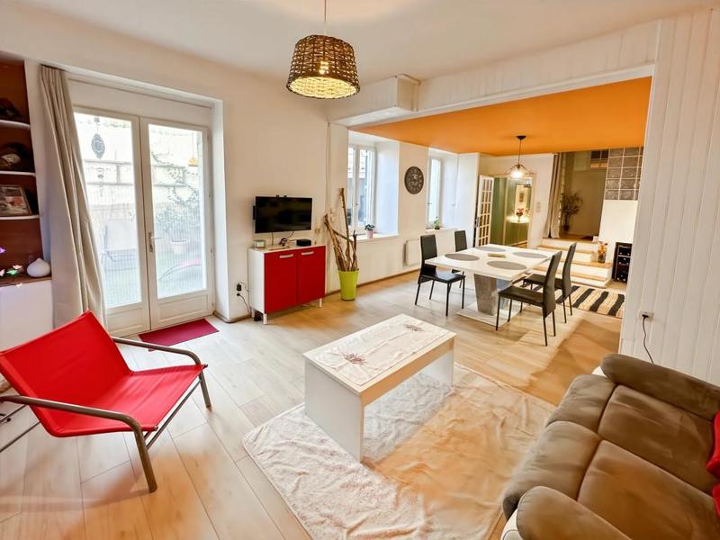 Maison - 268 m² - 9 pièces