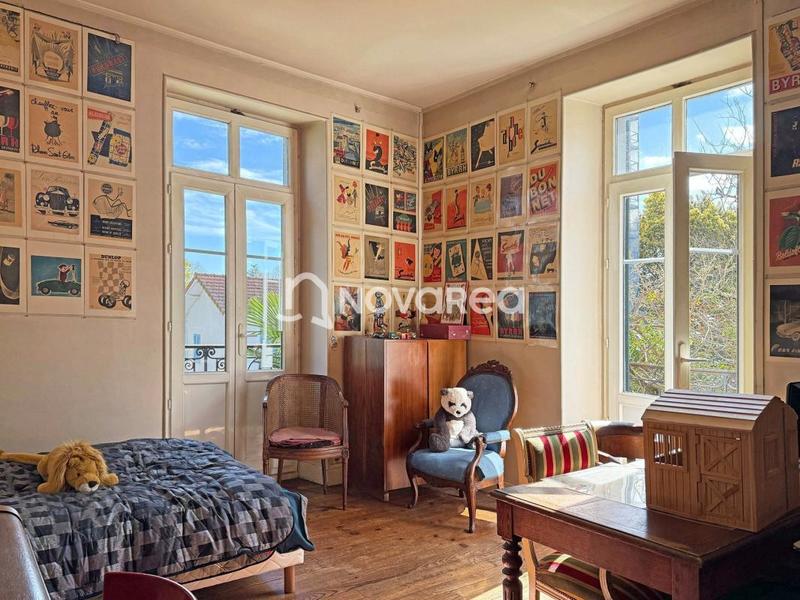 Villa - 259 m² - 11 pièces