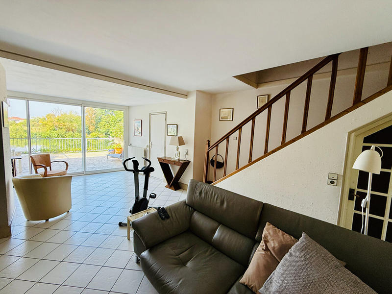 Maison - 259 m² - 7 pièces