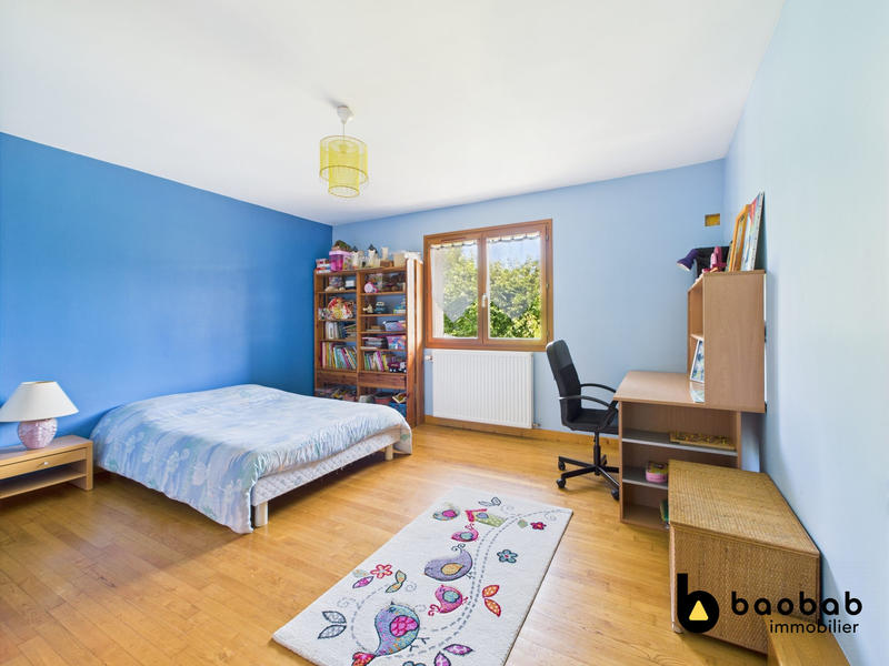 Maison - 320 m² - 12 pièces