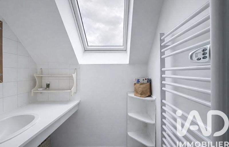 Maison - 241 m² - 9 pièces