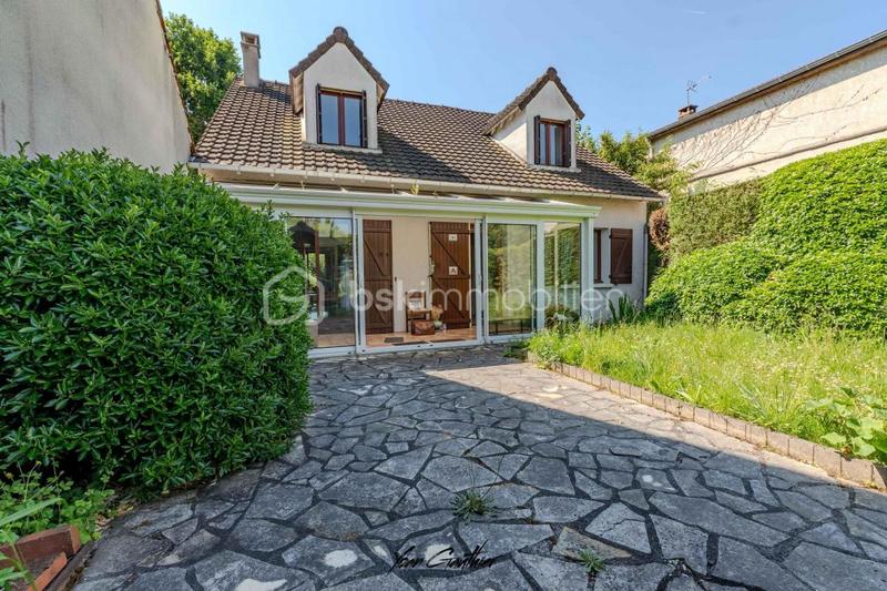 Maison - 140 m² - 5 pièces