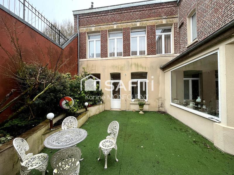 Maison - 285 m² - 9 pièces
