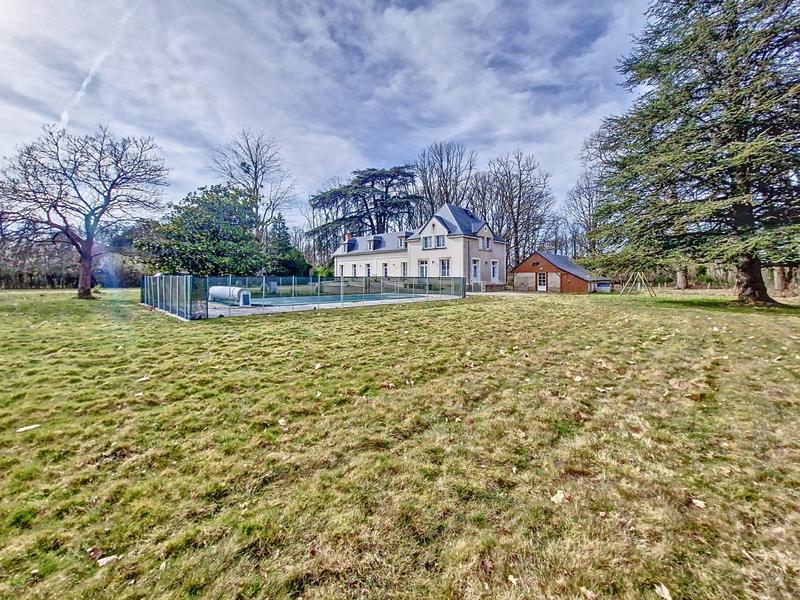 Maison - 246 m² - 10 pièces