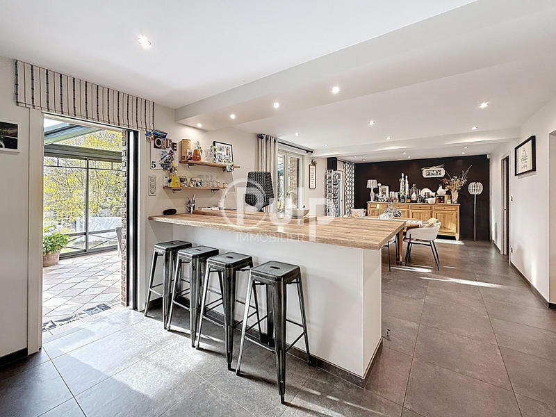 Pavillon - 207 m² - 12 pièces