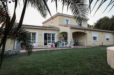 Villa - 207 m² - 8 pièces