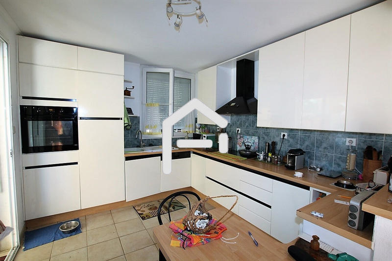 Villa - 237 m² - 10 pièces