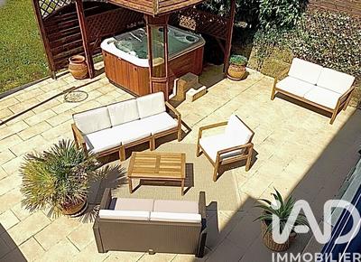 Maison - 96 m² - 5 pièces