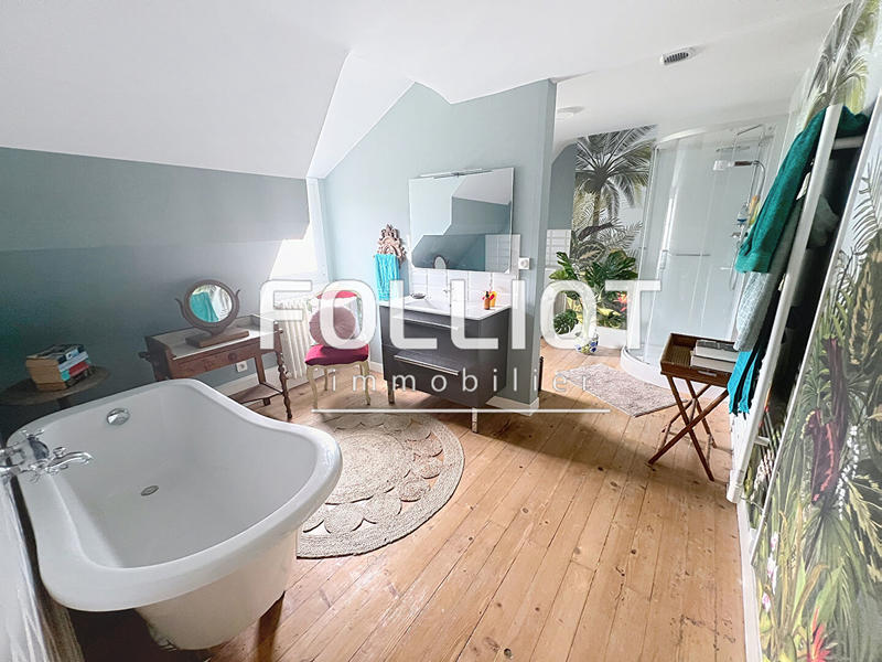 Maison - 315 m² - 15 pièces