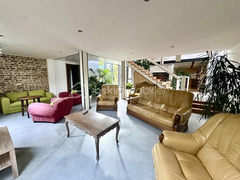 Maison - 340 m² - 8 pièces