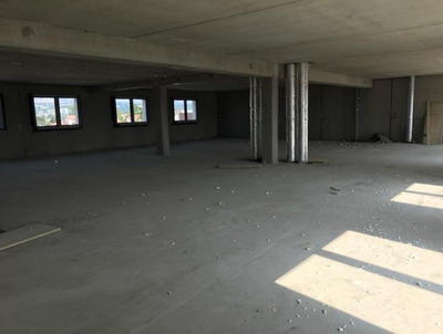 Local d'activité / Entrepôt - 112 m²